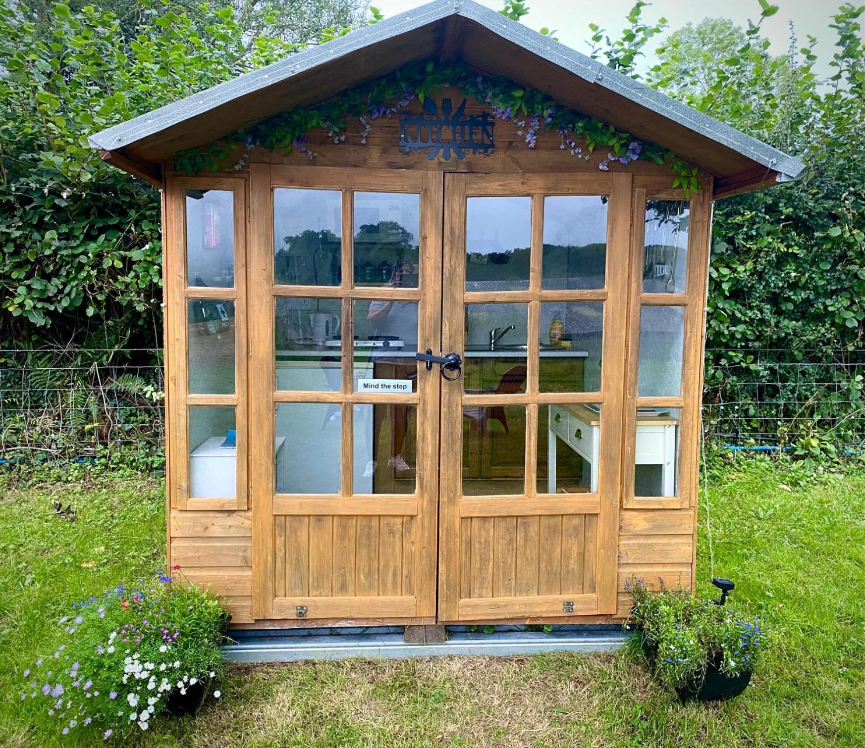 Cherry Tree Glamping Lodge 웰링턴 외부 사진